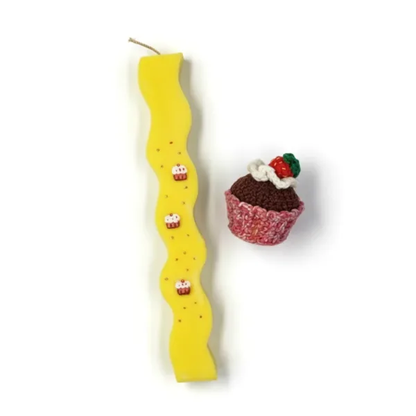 Αρωματική λαμπάδα σόγιας και πλεκτό cupcake