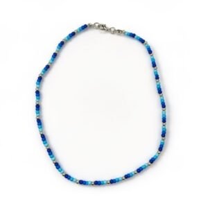 Κολιέ με ματ χάντρες σε αποχρώσεις του μπλε και ασημί