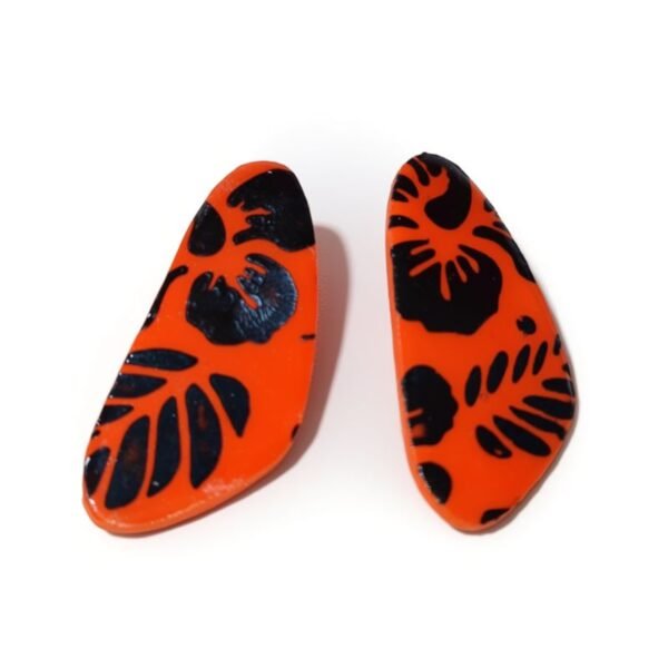 Σκουλαρίκια σε κόκκινο μαύρο με φλοράλ μοτίβο