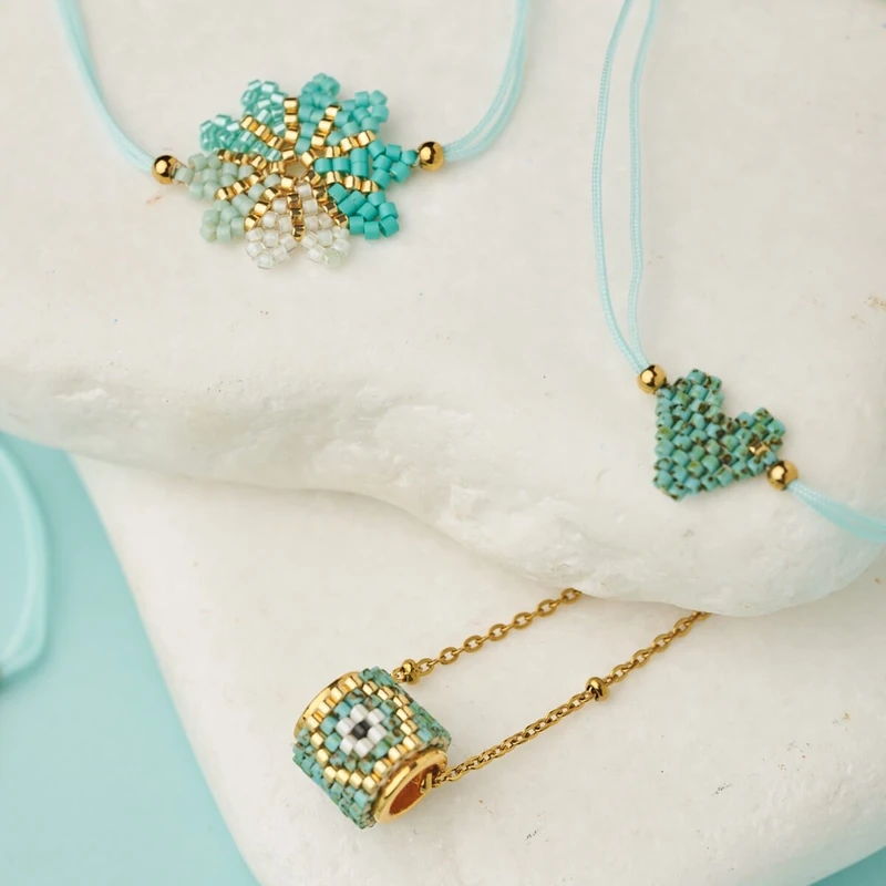173D45635-QQ4N45629-The-gem-stories-beaded-flower-and-heart-bracelets-miyuki-jewels-1