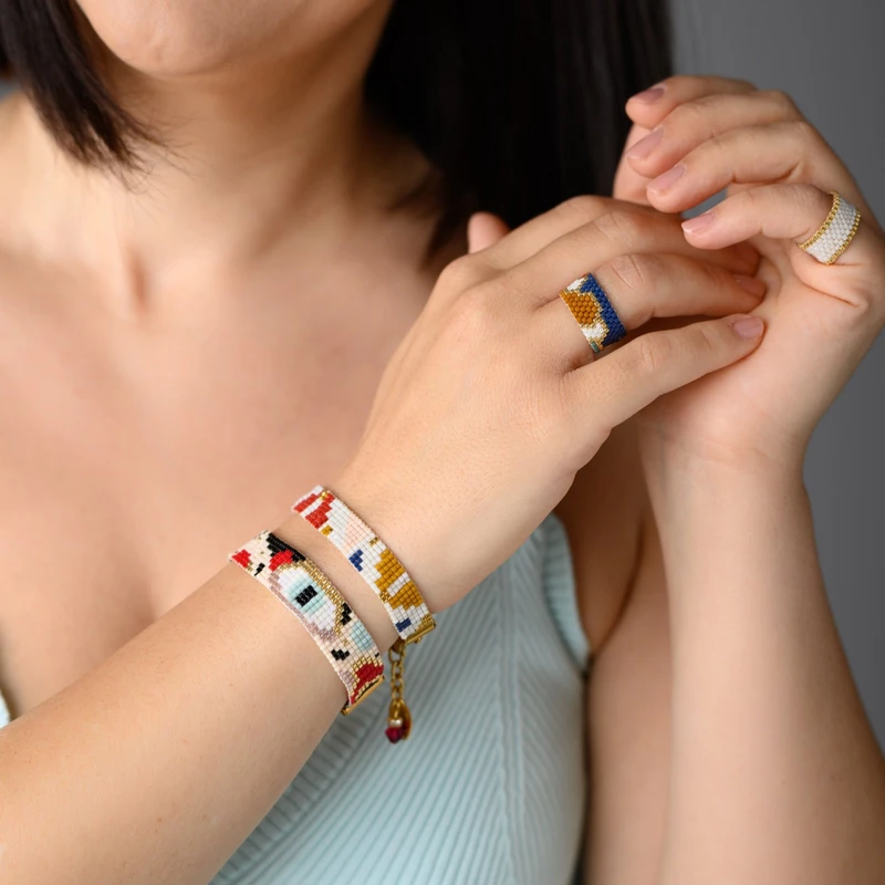 6KD939735-OL2I40364-The-Gem-Stories-Loom-Bracelets