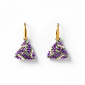 Σκουλαρίκια με χάντρες Miyuki σε τριγωνικό σχέδιο μωβ, πράσινα και χρυσά