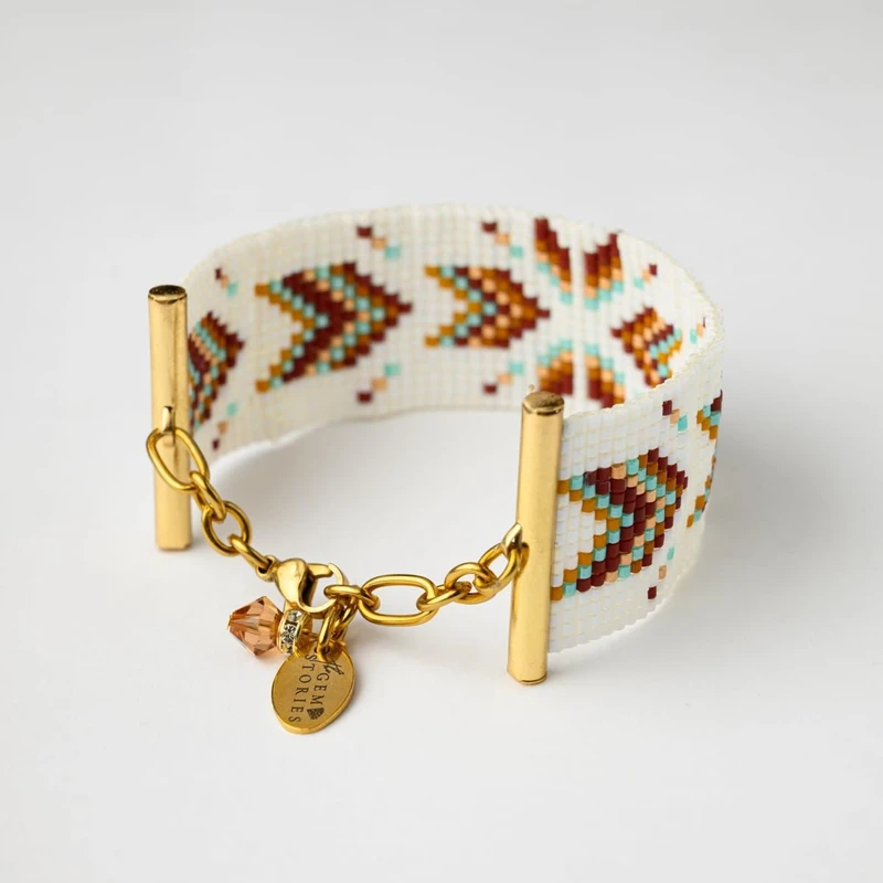 IDG439724-The-Gem-Stories-Miyuki-Loom-Desert-Star-Bracelet-clasp