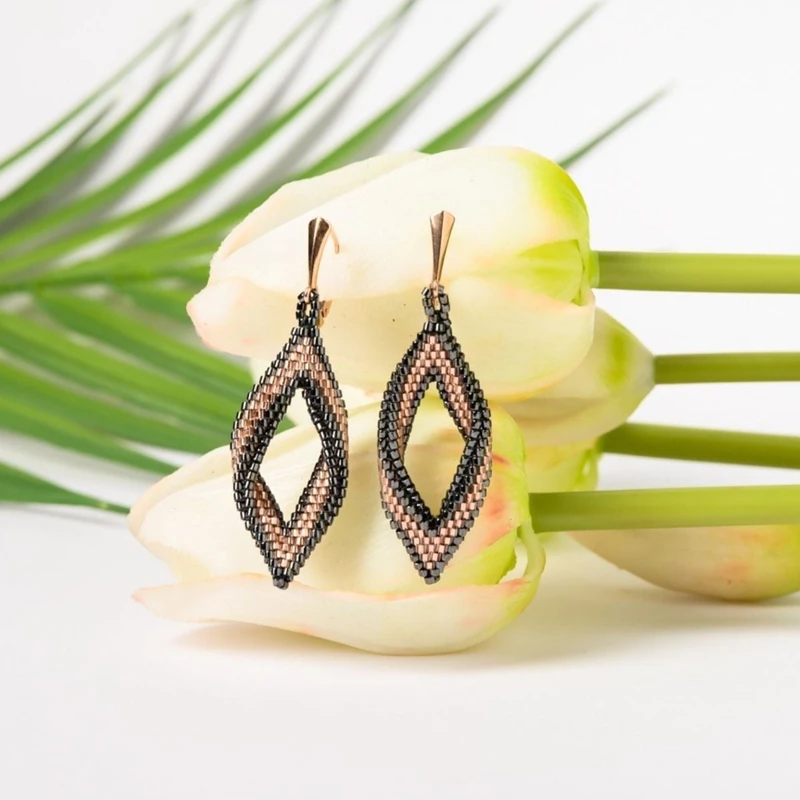 TIYM38417-The-Gem-Stories-Miyuki-Peyote-Earring-Black-and-Rose-Gold