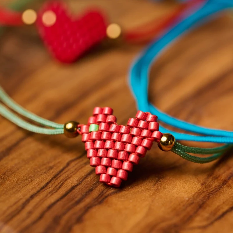 VNM453522-Miyuki-Mat-Red-Heart-Bracelet.jpg