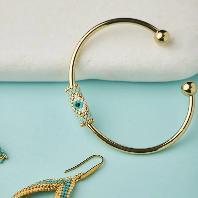 XS3945603-The-gem-stories-miyuki-evil-eye-cuff-sideview-1