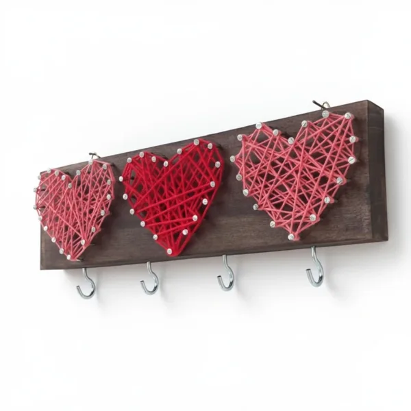 Ξύλινη κλειδοθήκη τοίχου string art - 3 καρδιές (30*8 cm)