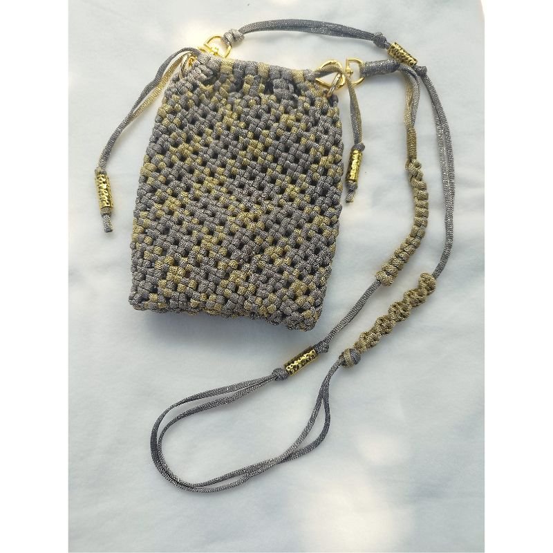 makrame-tsantaki-pougki-mpez-xruso2-kirkisknot